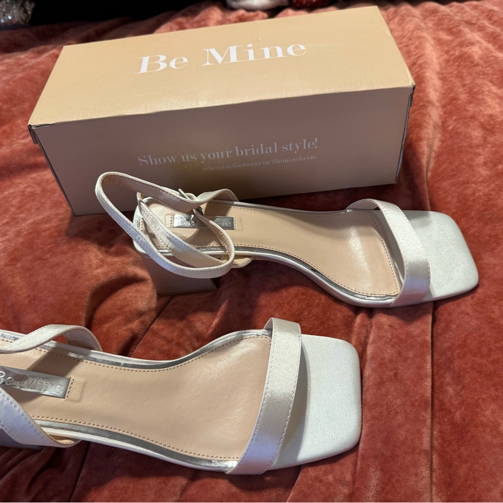 mine Women's white satin  Sandals